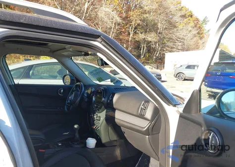 2018 Mini Countryman Cooper из США, поврежденный, VIN WMZYV5C30J3B75844